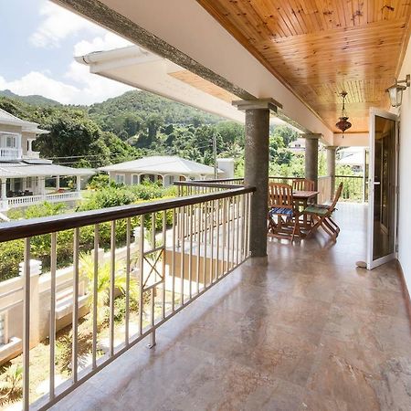 Flora'S Self Catering Apartments Victoria Ngoại thất bức ảnh