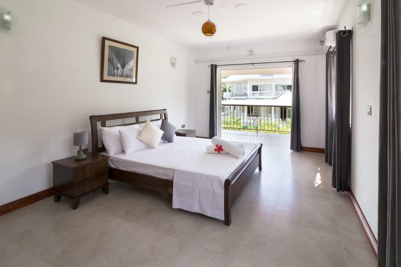 Flora'S Self Catering Apartments Victoria Ngoại thất bức ảnh