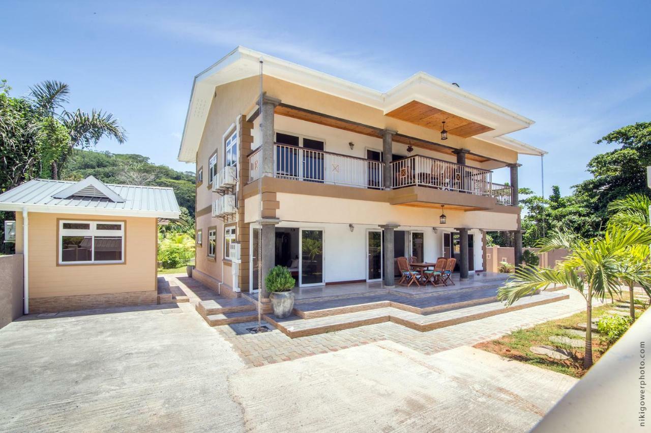 Flora'S Self Catering Apartments Victoria Ngoại thất bức ảnh