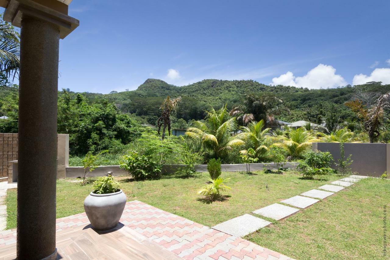 Flora'S Self Catering Apartments Victoria Ngoại thất bức ảnh