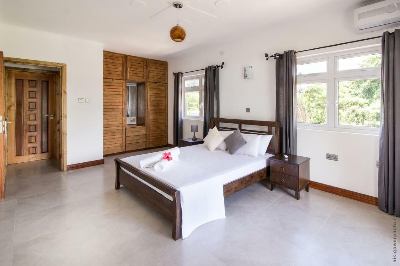 Flora'S Self Catering Apartments Victoria Ngoại thất bức ảnh
